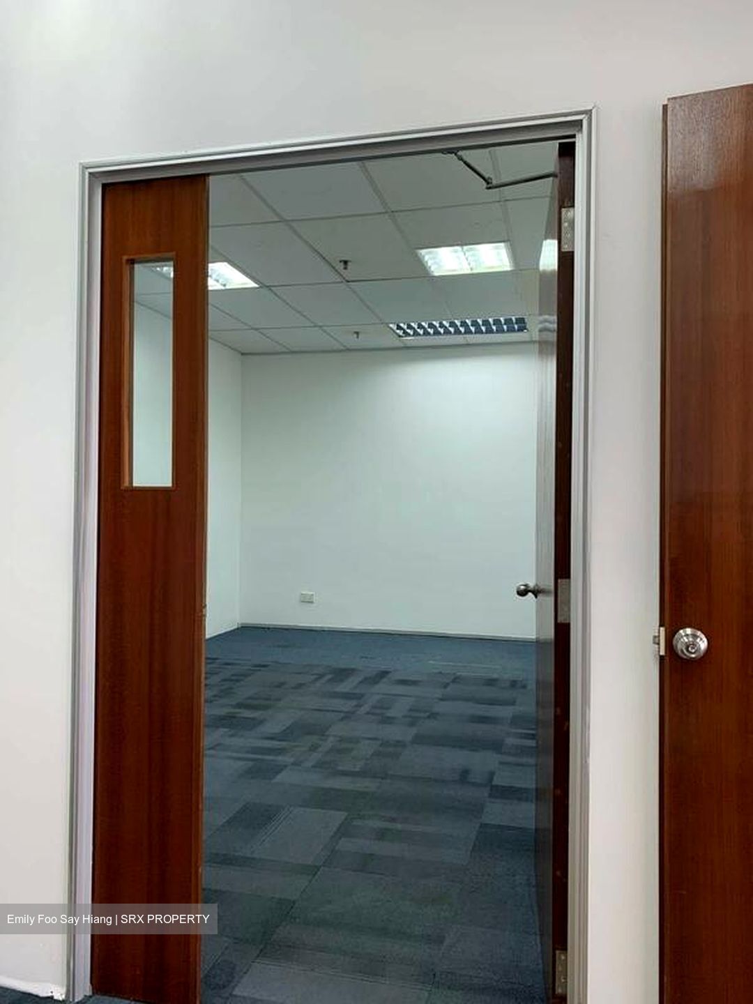 Sindo Industrial Building (D13), Office #498169521